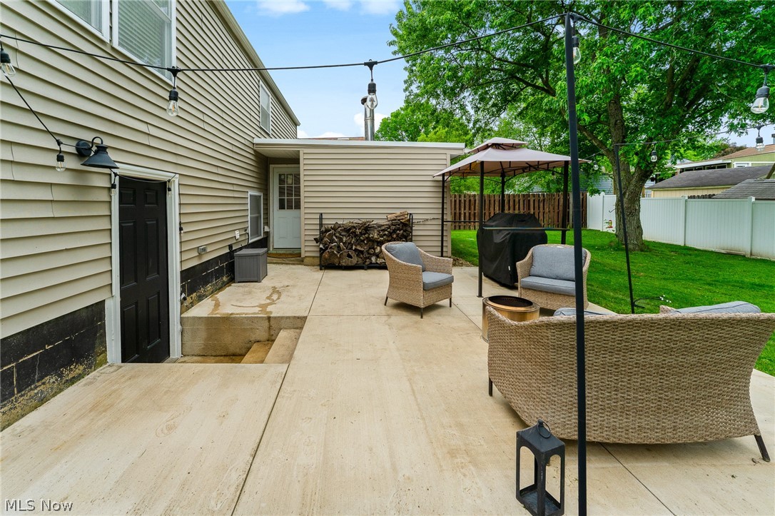 811 Illinois Avenue Mcdonald OH 44437