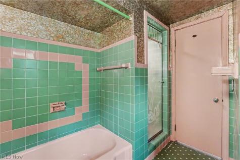 19909 Malvern Road Shaker Heights OH 44122
