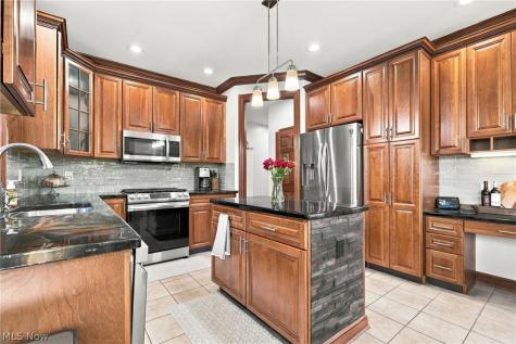 2687 Carrington Street NW North Canton OH 44720