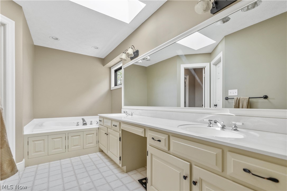 11121 Geib Avenue NE Hartville OH 44632