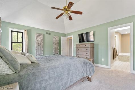11121 Geib Avenue NE Hartville OH 44632