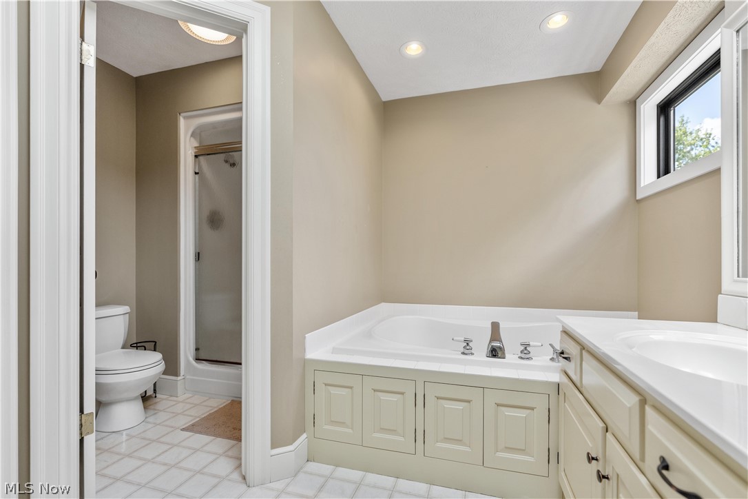 11121 Geib Avenue NE Hartville OH 44632
