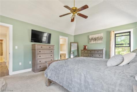 11121 Geib Avenue NE Hartville OH 44632