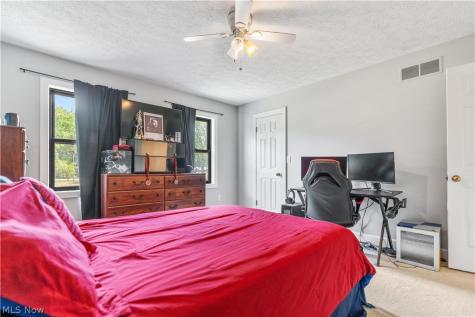 11121 Geib Avenue NE Hartville OH 44632