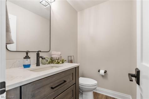 11121 Geib Avenue NE Hartville OH 44632