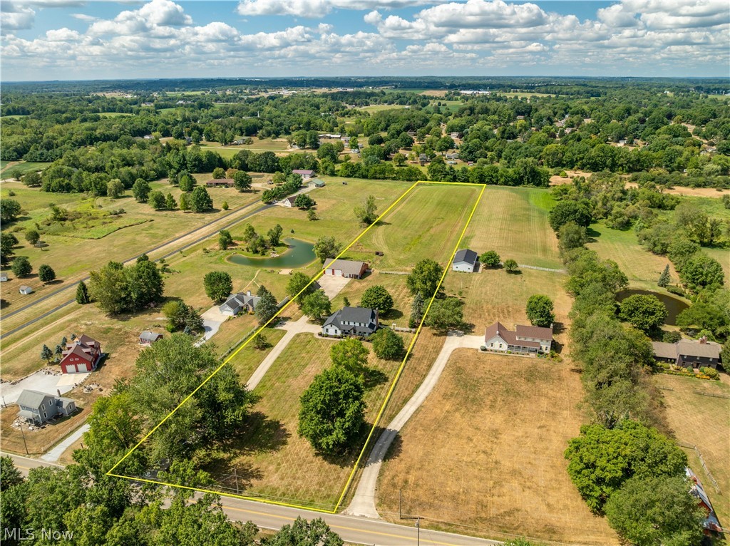 11121 Geib Avenue NE Hartville OH 44632