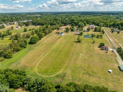 11121 Geib Avenue NE Hartville OH 44632