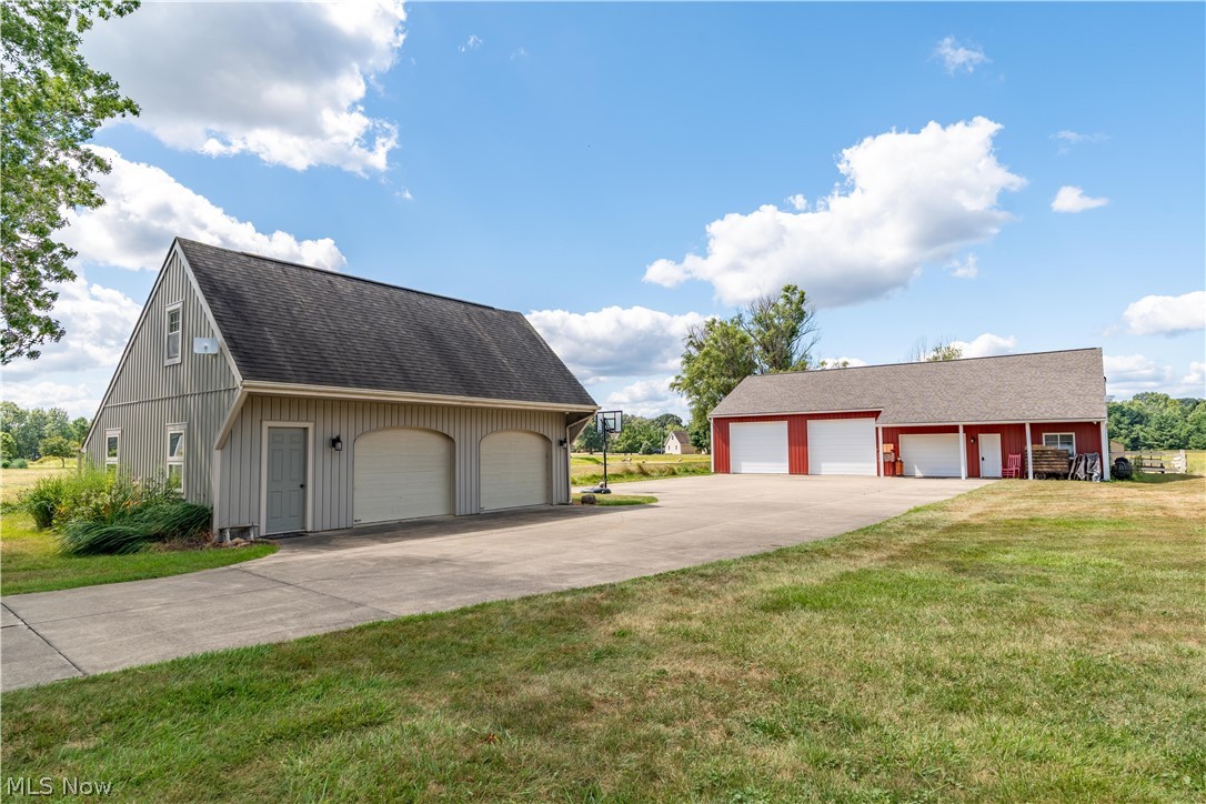 11121 Geib Avenue NE Hartville OH 44632