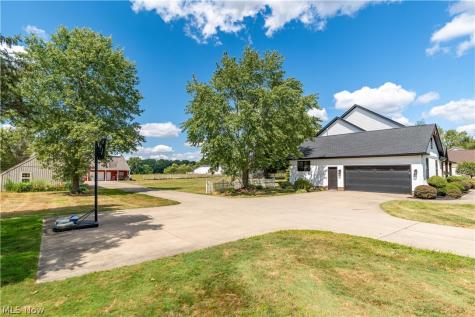 11121 Geib Avenue NE Hartville OH 44632