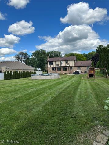 3874 April Drive Uniontown OH 44685