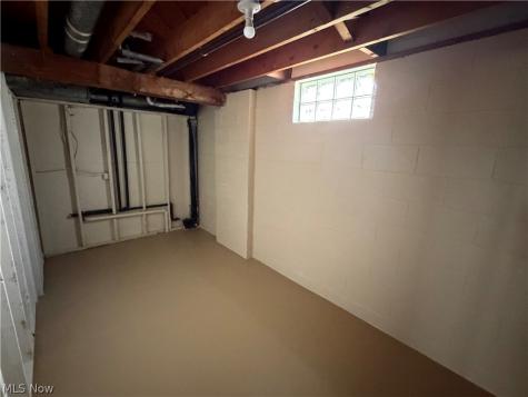 1385 Niagara Avenue Akron OH 44305