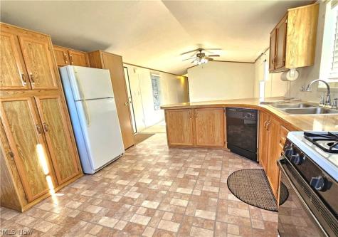 27 Flagler Drive Olmsted Twp OH 44138