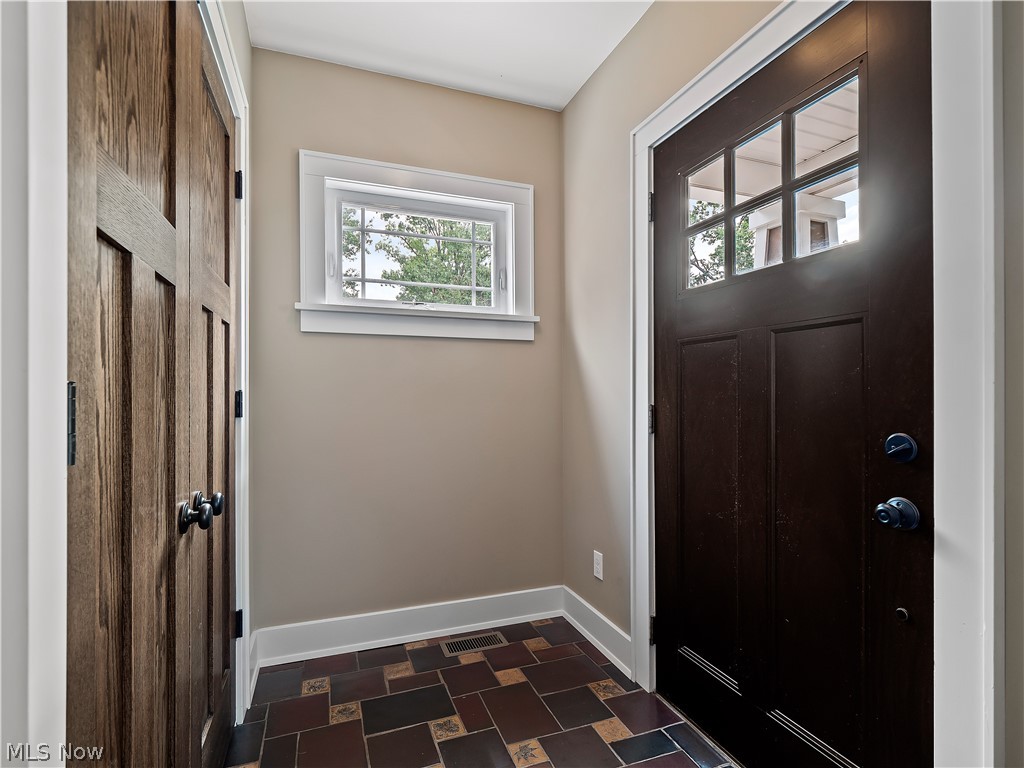 1427 Scenic Street Lakewood OH 44107