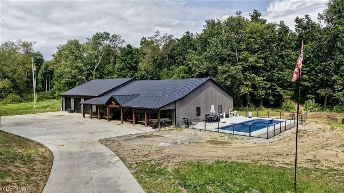 6168 SE Buckeye Hollow Road SE Uhrichsville OH 44683