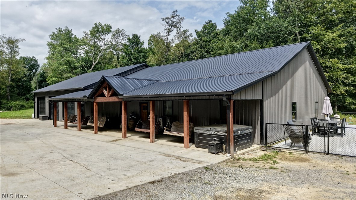 6168 SE Buckeye Hollow Road SE Uhrichsville OH 44683