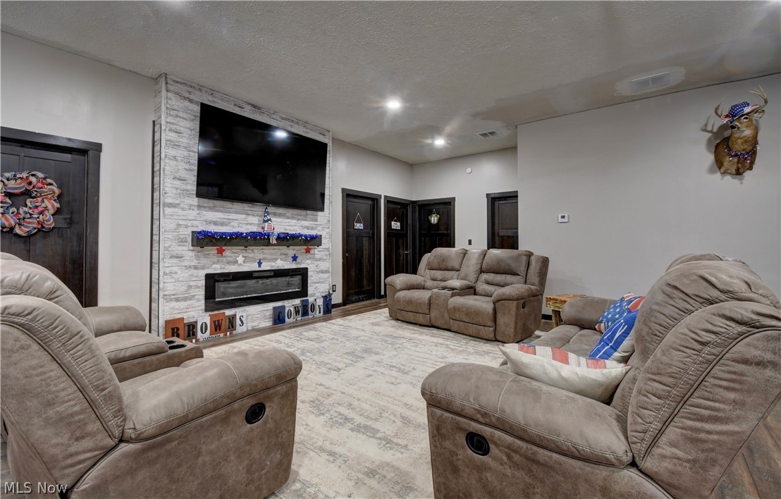 6168 SE Buckeye Hollow Road SE Uhrichsville OH 44683