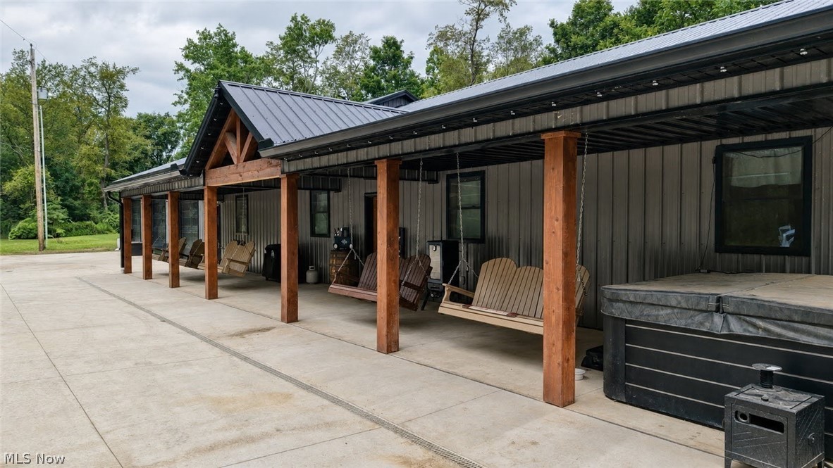 6168 SE Buckeye Hollow Road SE Uhrichsville OH 44683