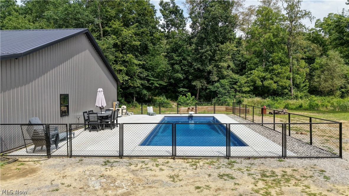 6168 SE Buckeye Hollow Road SE Uhrichsville OH 44683