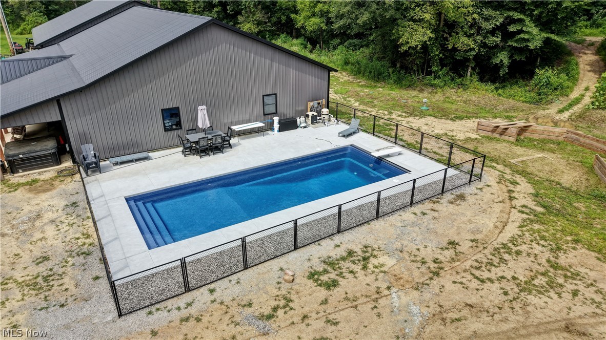 6168 SE Buckeye Hollow Road SE Uhrichsville OH 44683