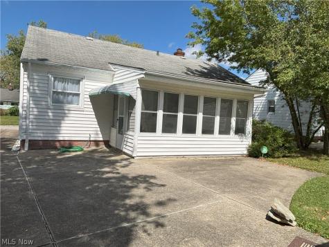 20732 Applegate Road Maple Heights OH 44137
