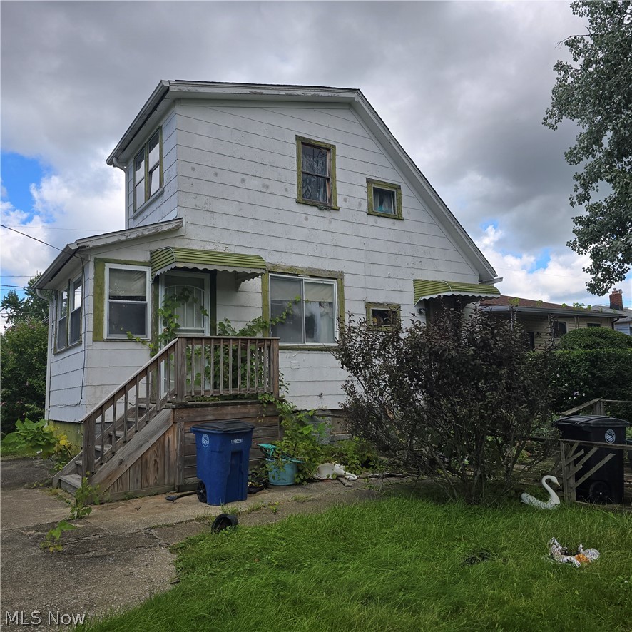 17108 Deforest Avenue Cleveland OH 44128