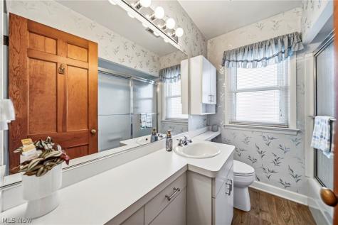 7506 Traymore Avenue Cleveland OH 44144