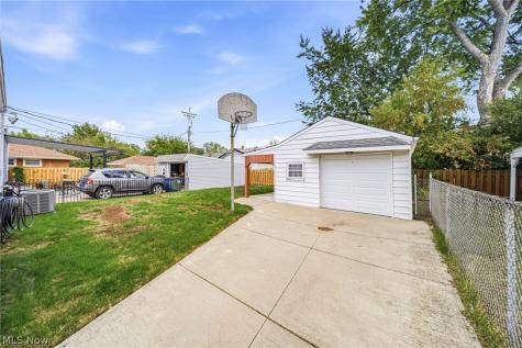7506 Traymore Avenue Cleveland OH 44144