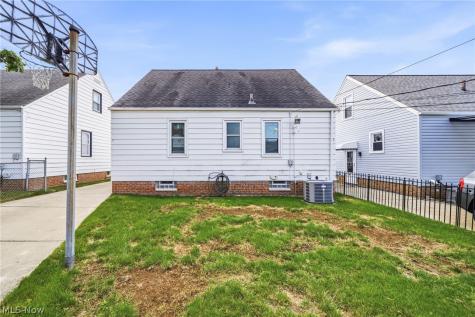 7506 Traymore Avenue Cleveland OH 44144