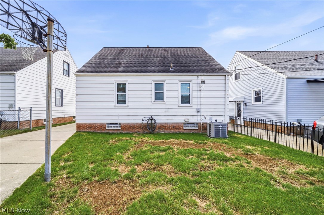 7506 Traymore Avenue Cleveland OH 44144