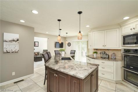 7950 Loriwood Circle NW Massillon OH 44646