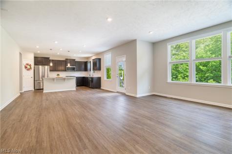 1720 Cobham Lane Wadsworth OH 44281