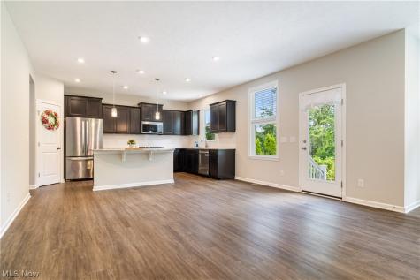 1720 Cobham Lane Wadsworth OH 44281