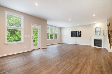 1720 Cobham Lane Wadsworth OH 44281
