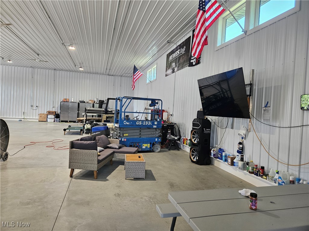 1180 N County Line Road Geneva OH 44041