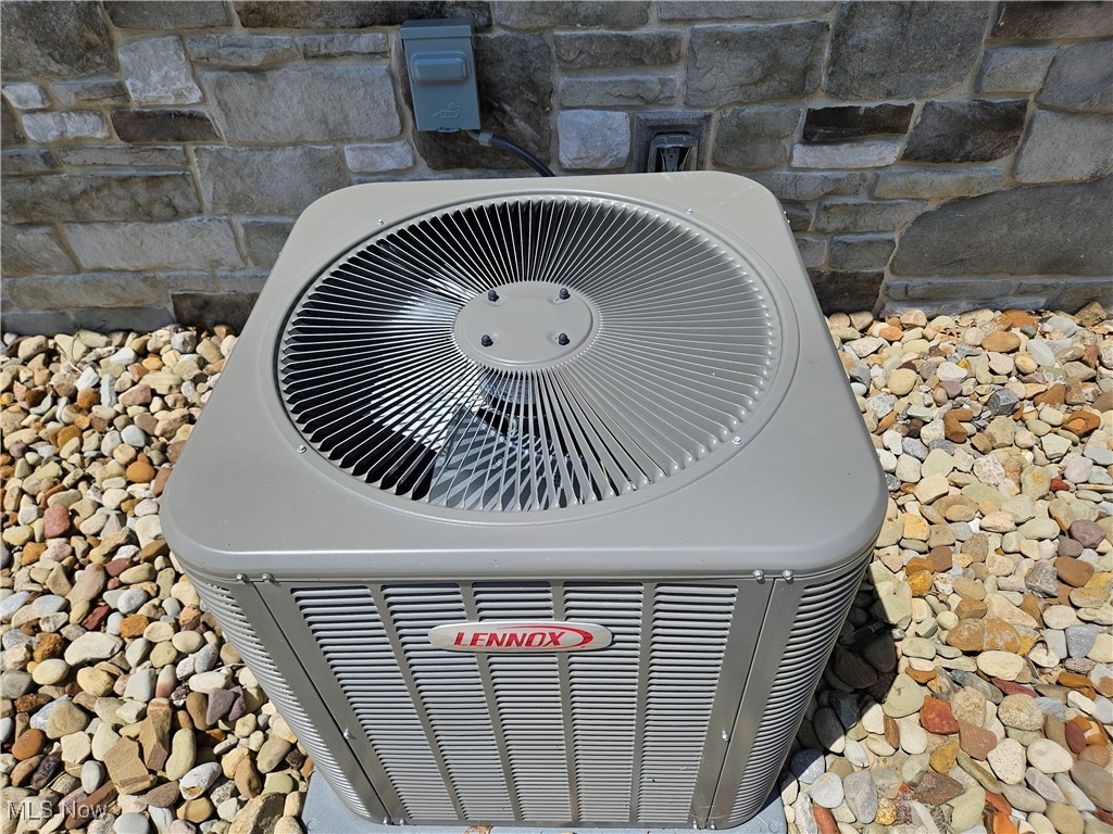 1180 N County Line Road Geneva OH 44041