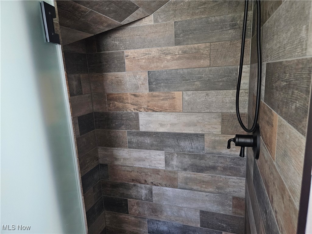 1180 N County Line Road Geneva OH 44041