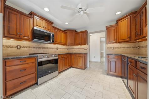 1219 Briarview Avenue NW North Canton OH 44720