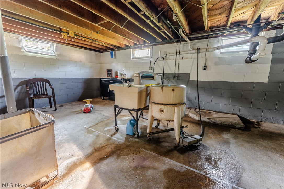 17881 Huntley Road Windsor OH 44099