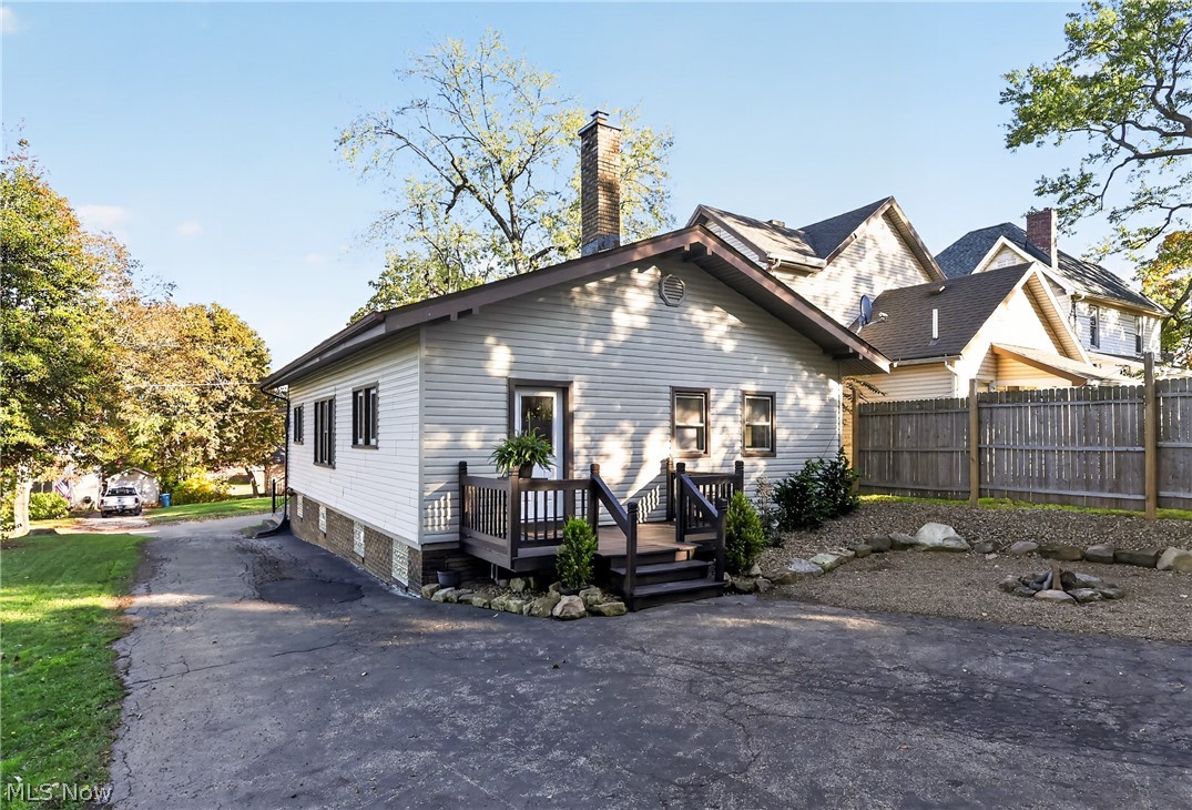 79 Hawthorne Street Struthers OH 44471