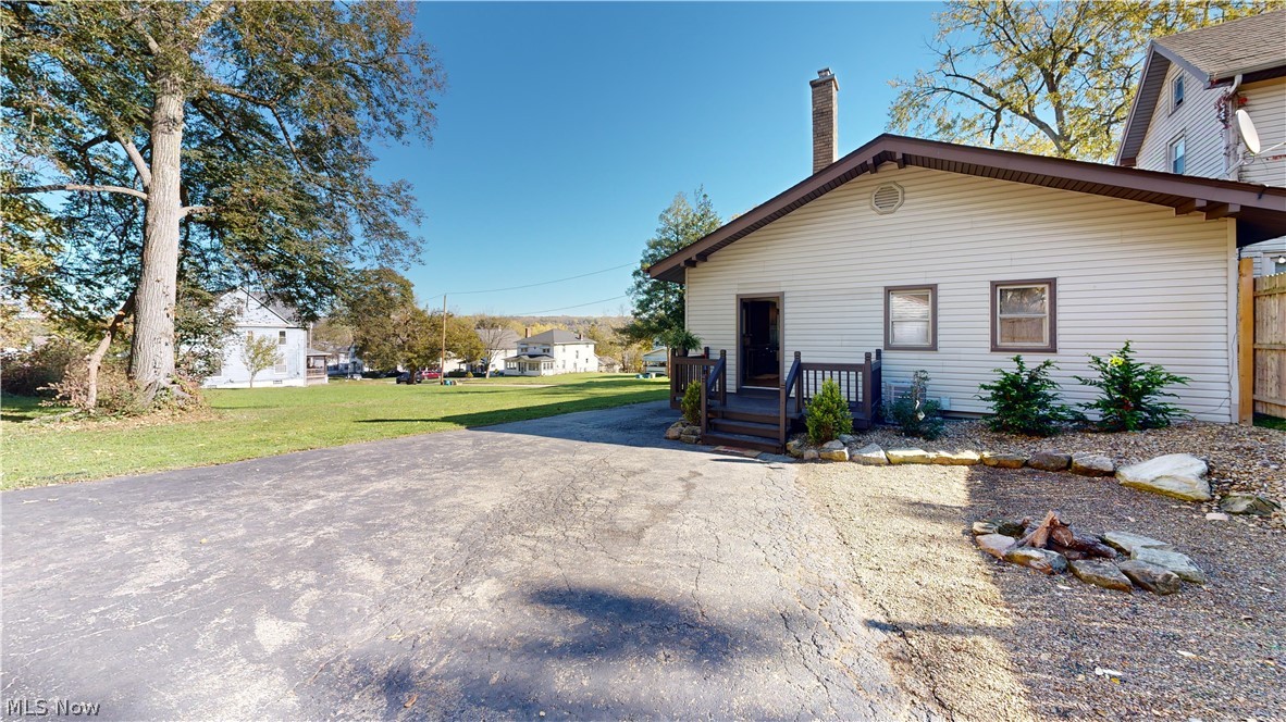 79 Hawthorne Street Struthers OH 44471