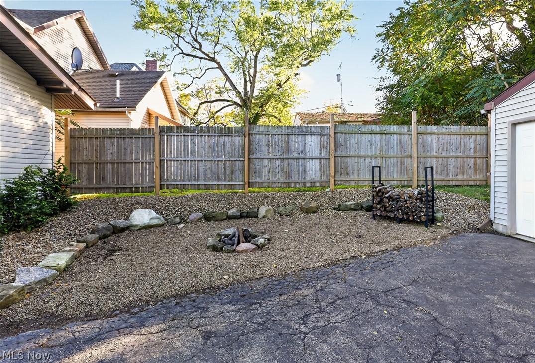79 Hawthorne Street Struthers OH 44471