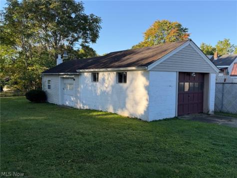 1516 Milford Street NE Canton OH 44714