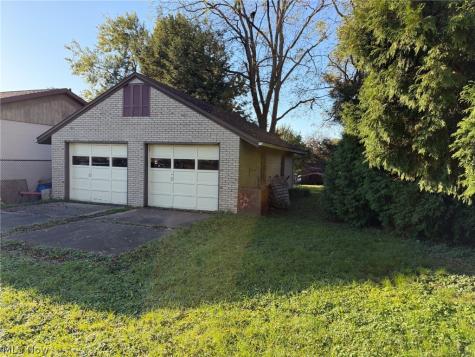 1516 Milford Street NE Canton OH 44714