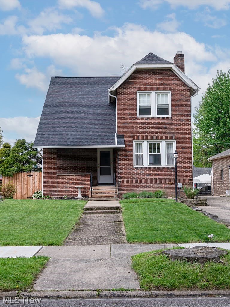 227 Roselawn Avenue NE Warren OH 44483