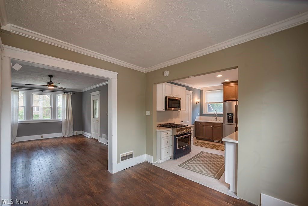 227 Roselawn Avenue NE Warren OH 44483