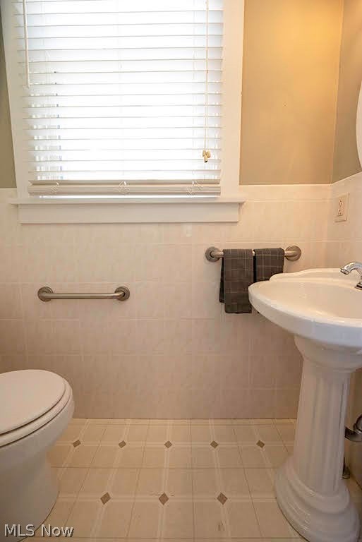 227 Roselawn Avenue NE Warren OH 44483