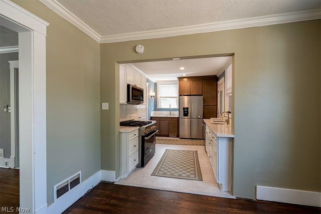 227 Roselawn Avenue NE Warren OH 44483