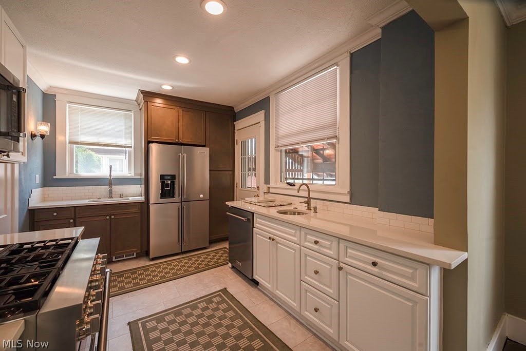 227 Roselawn Avenue NE Warren OH 44483