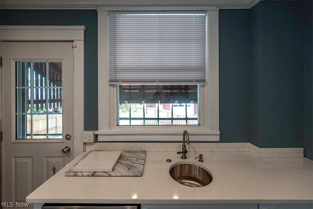 227 Roselawn Avenue NE Warren OH 44483