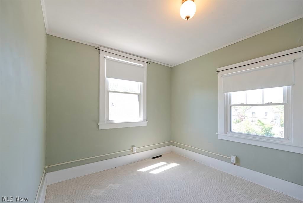 227 Roselawn Avenue NE Warren OH 44483